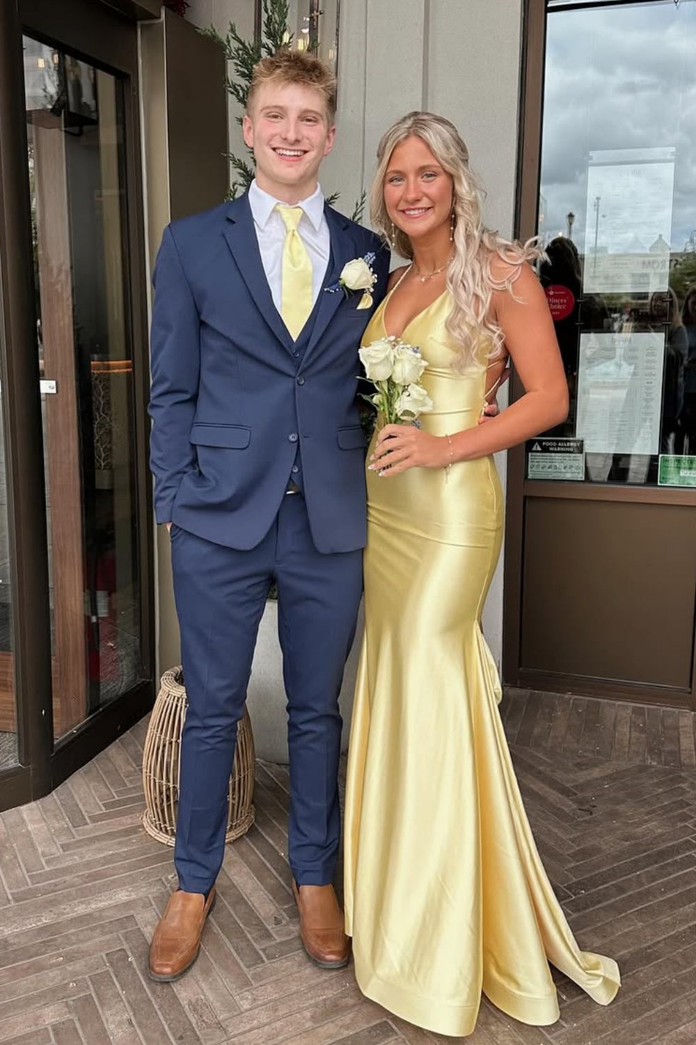 Mermaid Yellow Spaghetti Straps Long V-neck Prom Dress – Tailordea