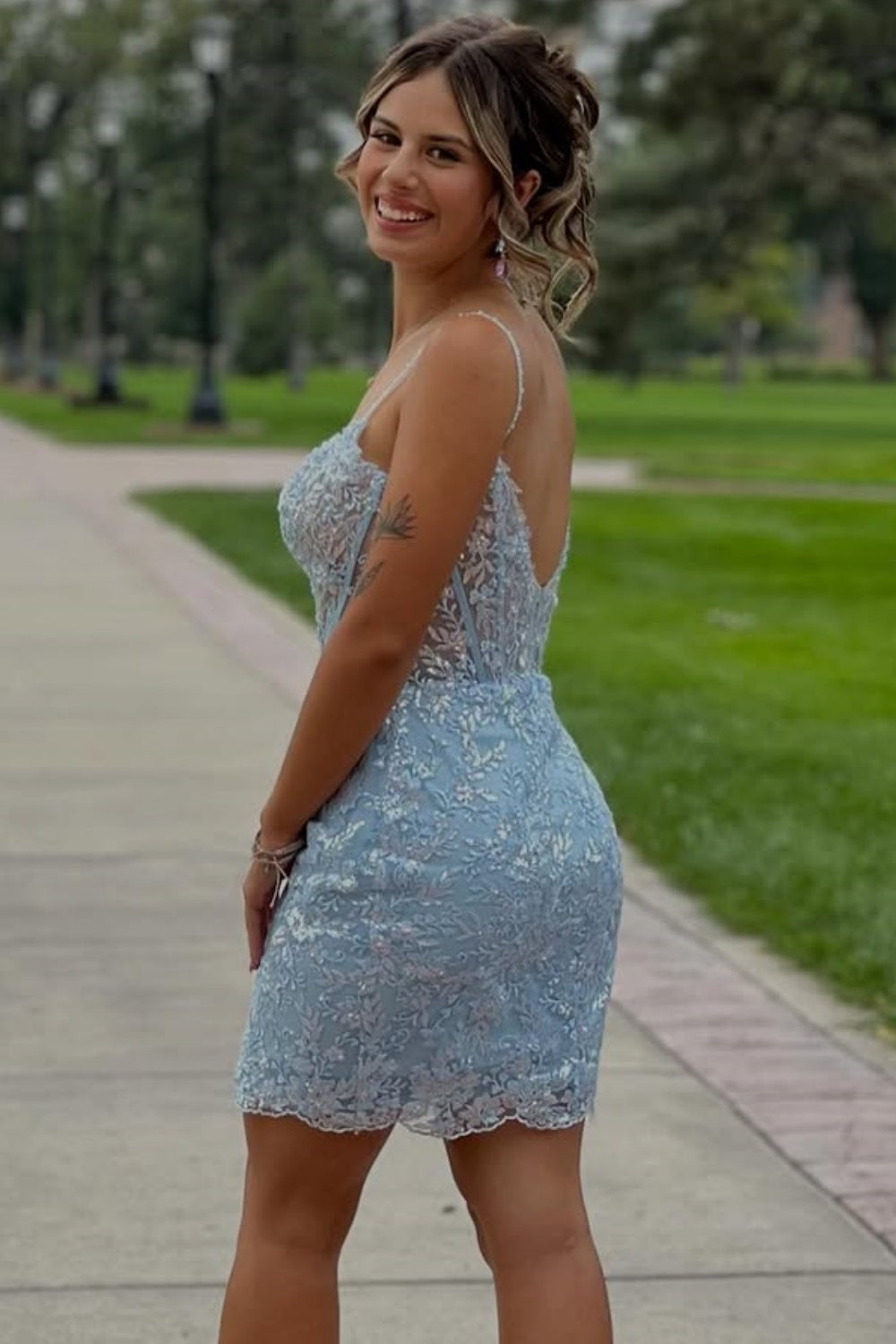 Spaghetti Straps Lace Appliques Fitted Homecoming Dress in Blue
